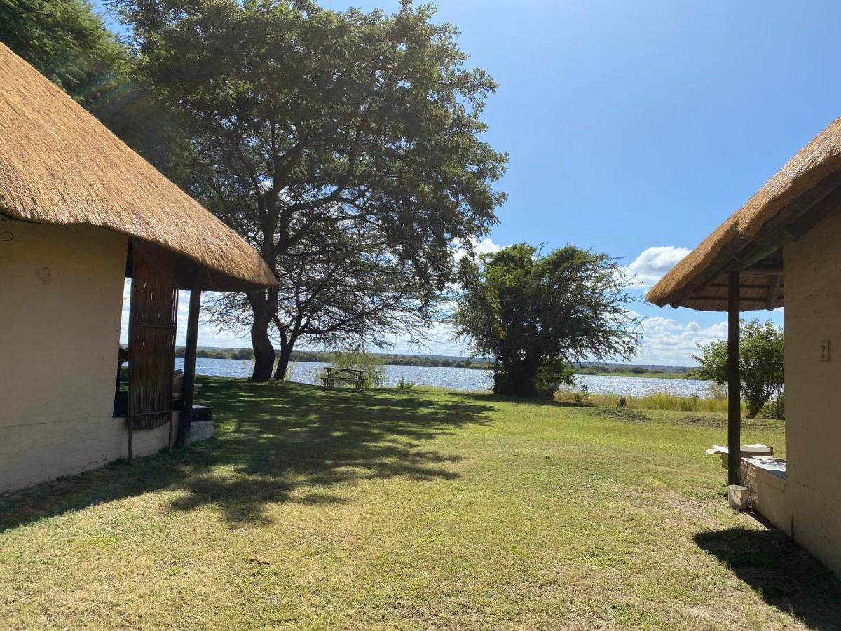 Big 5 Toro Lodge Kasane Ngoại thất bức ảnh