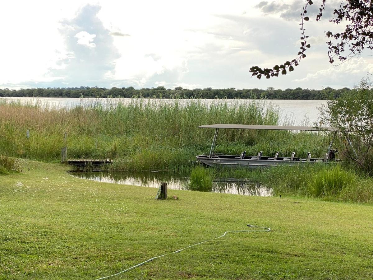 Big 5 Toro Lodge Kasane Ngoại thất bức ảnh