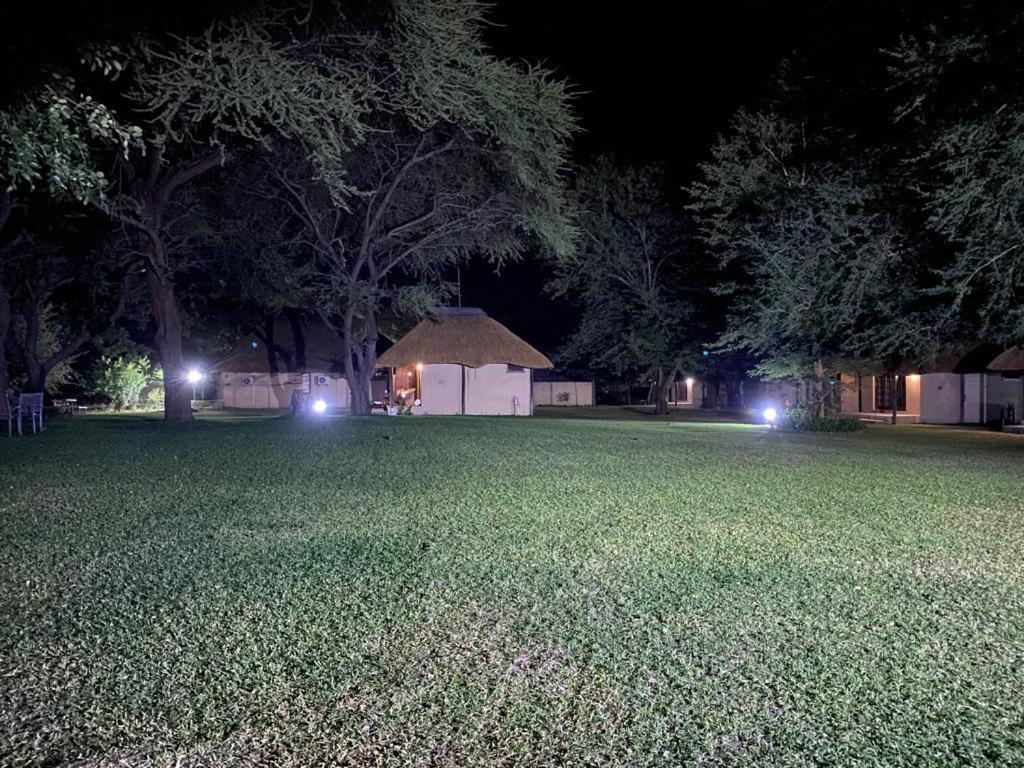 Big 5 Toro Lodge Kasane Ngoại thất bức ảnh