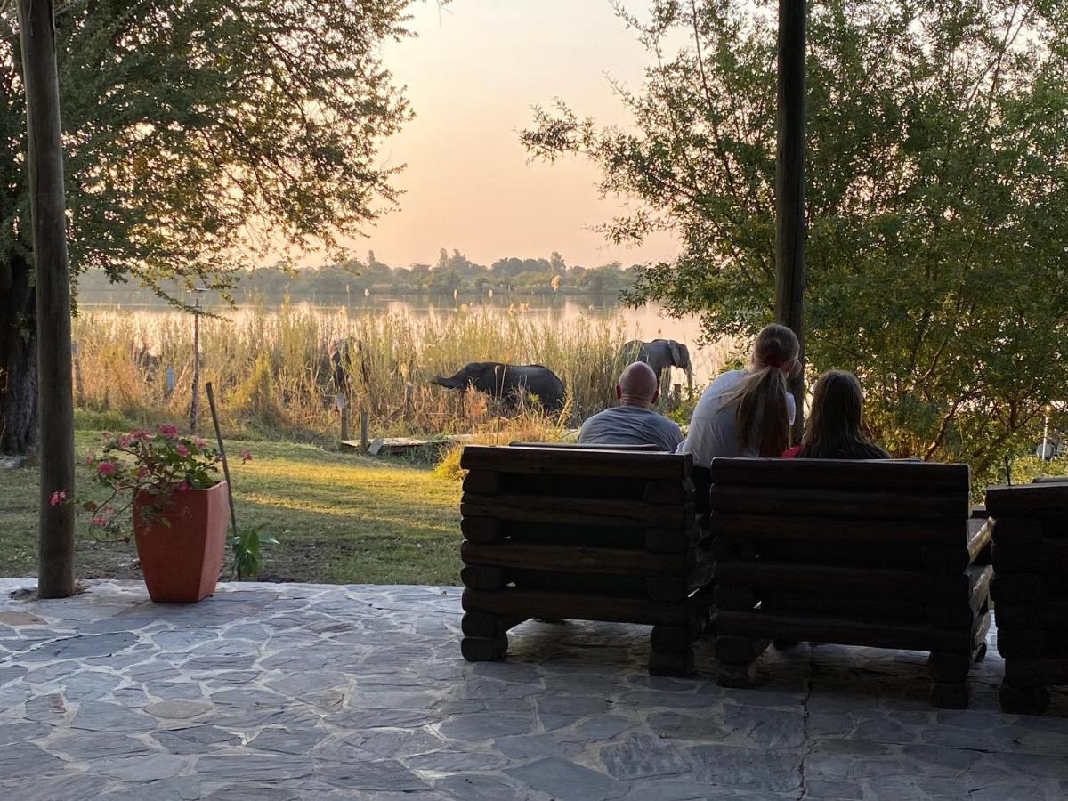 Big 5 Toro Lodge Kasane Ngoại thất bức ảnh