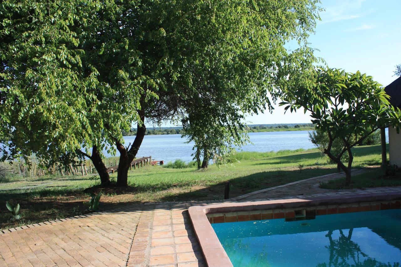 Big 5 Toro Lodge Kasane Ngoại thất bức ảnh